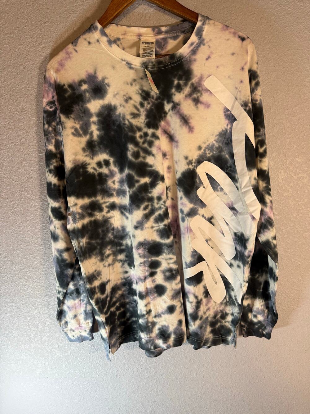 NWT Victoria’s Secret PINK Large Tie Dye Long Sleeve Logo Shirt